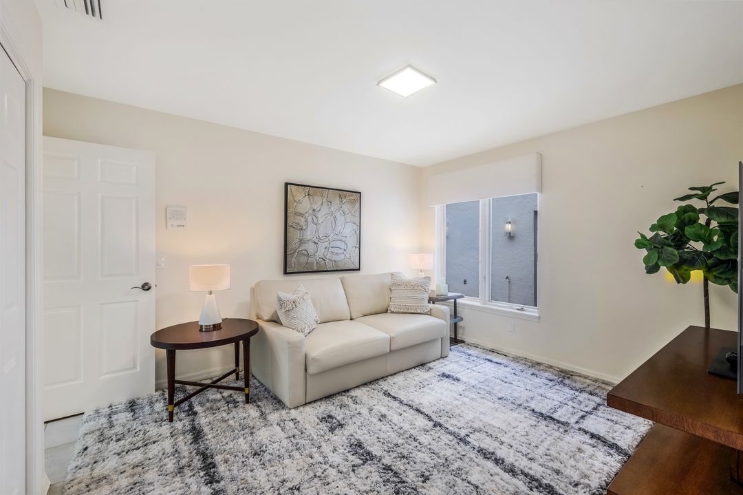 703 Heathery Ln, Naples, FL 34108