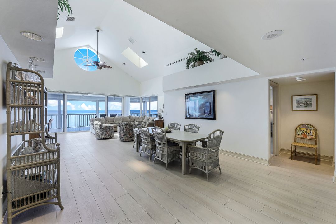 20 Seagate Dr #1102 (PH-2), Naples, FL 34103