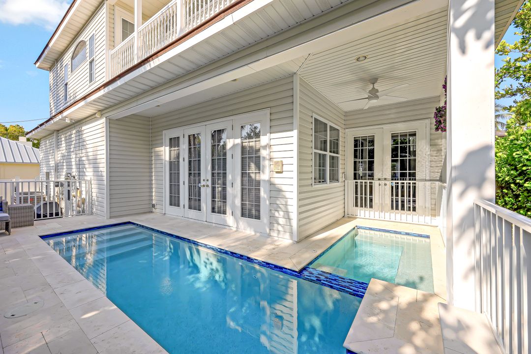 160 3rd St N, Naples, FL 34102