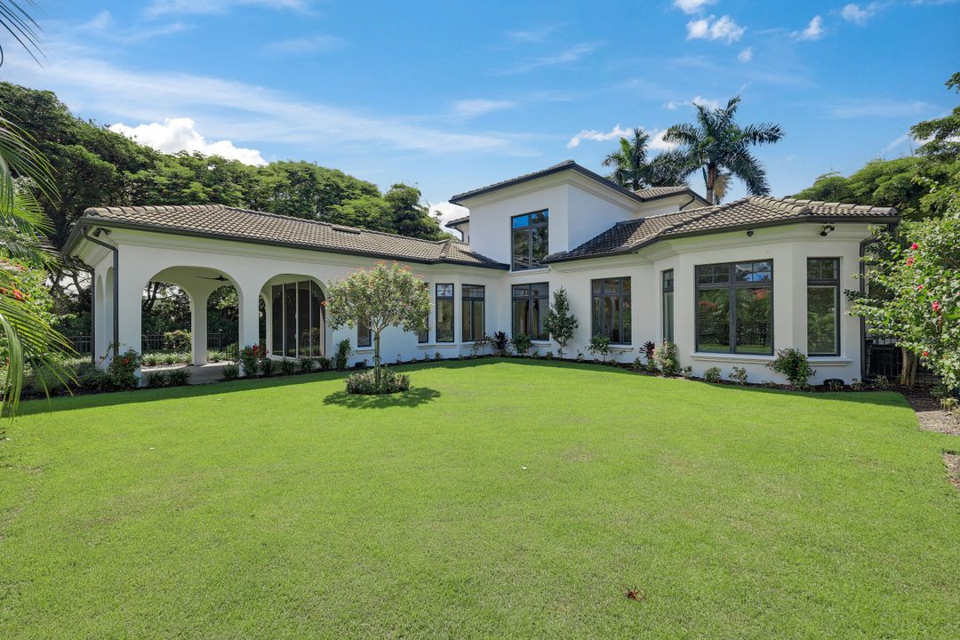 1609 Chinaberry Way, Naples, FL 34105