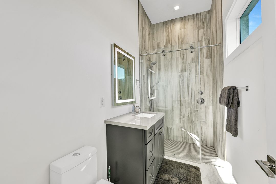 5610 De Soto Ct, Cape Coral, FL 33904