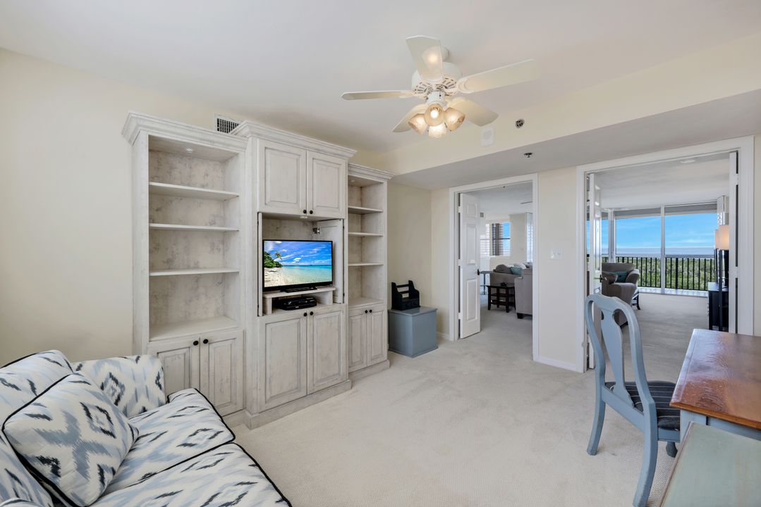 6585 Nicholas Blvd #905, Naples, FL 34108