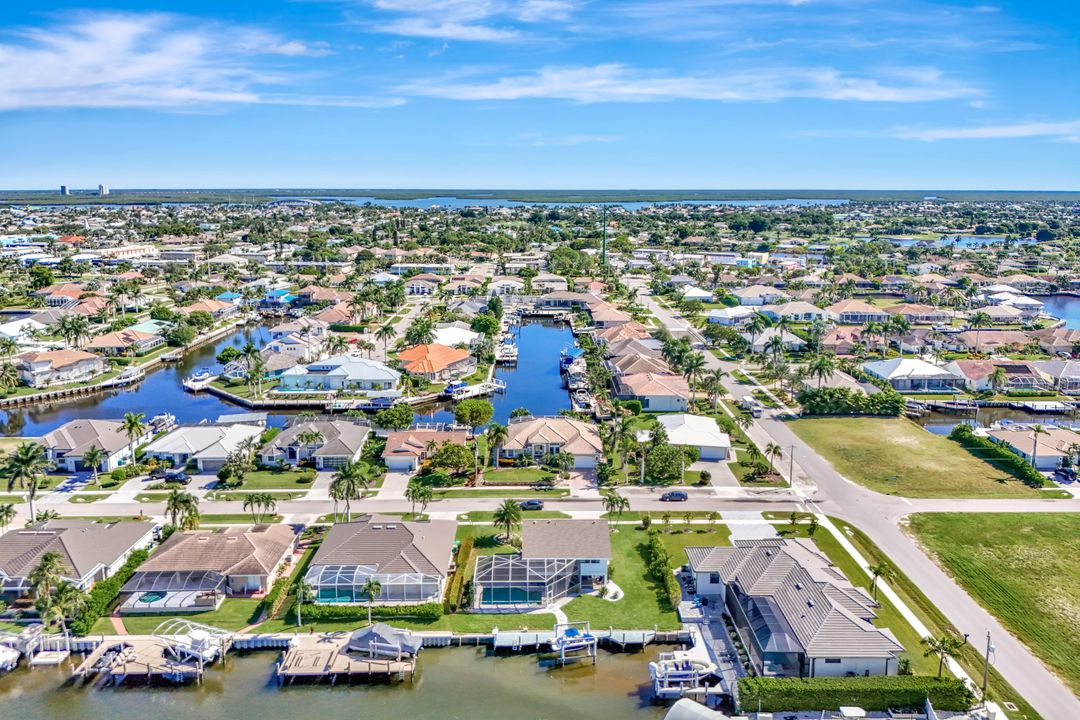 390 Waterleaf Ct, Marco Island, FL 34145