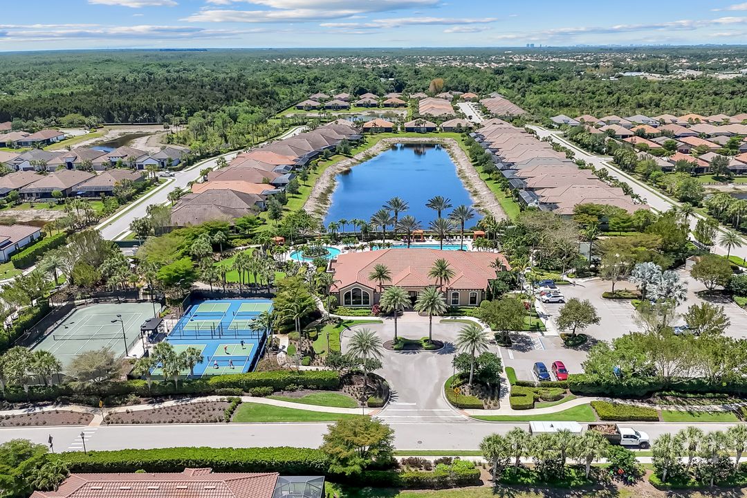 8396 Promoso Ct, Naples, FL 34114