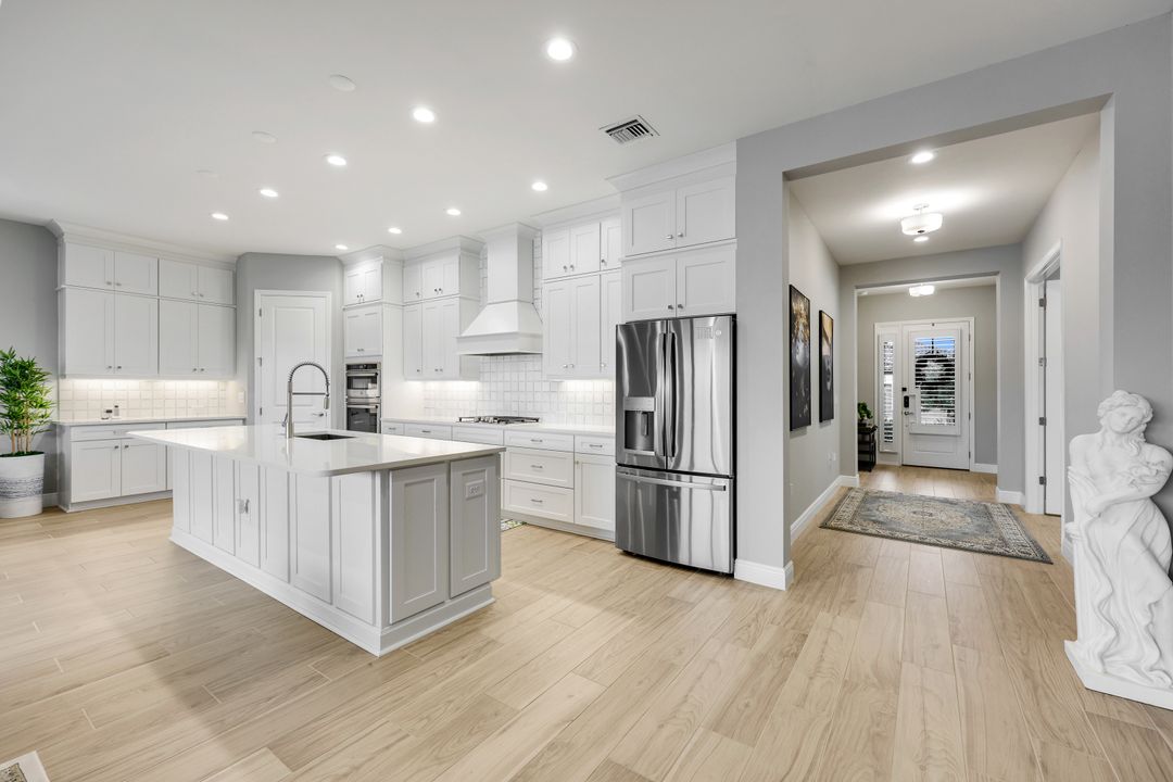 4065 Aquila Pl, Naples, FL 34120