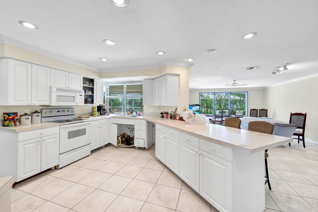 529 Neapolitan Way, Naples, FL 34103