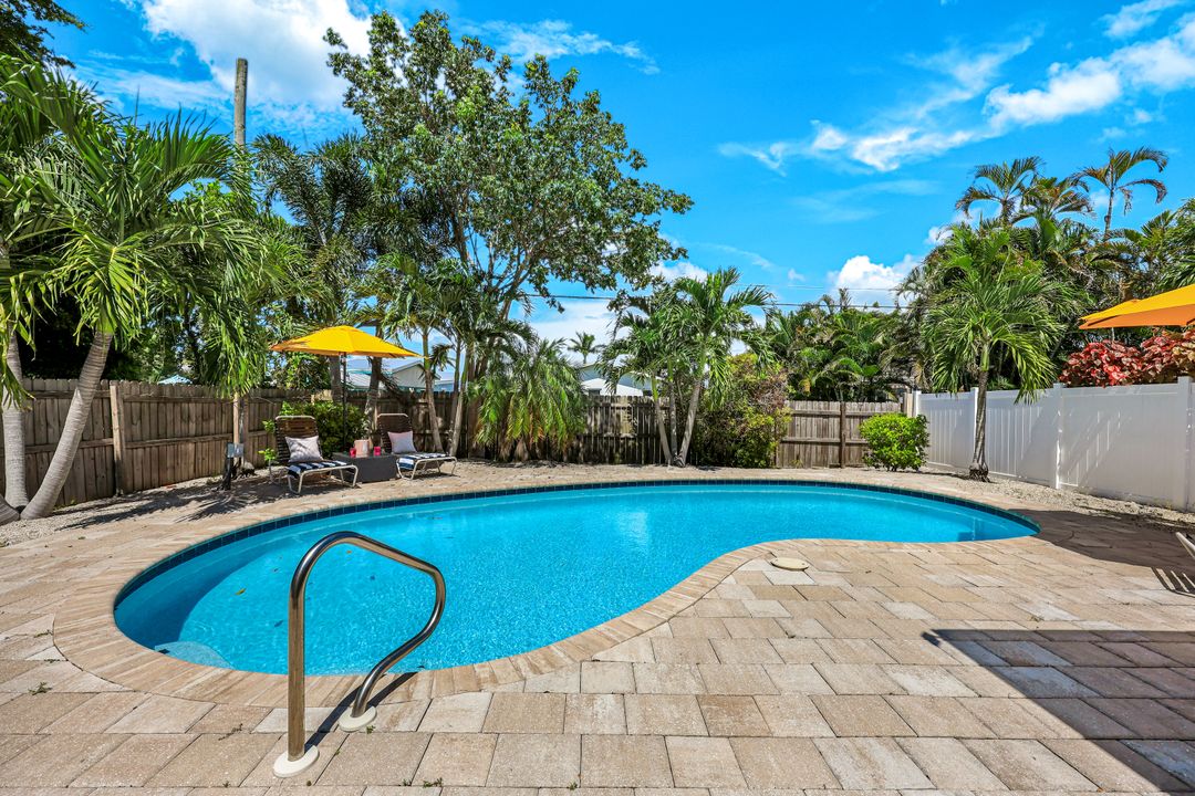 815 96th Ave N, Naples, FL 34108