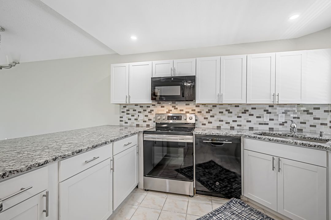 201 Quail Forest Blvd #202, Naples, FL 34105