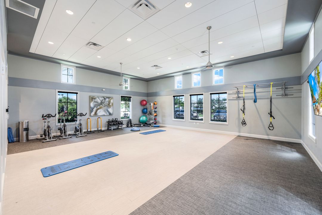 8959 Redonda Dr, Naples, FL 34114