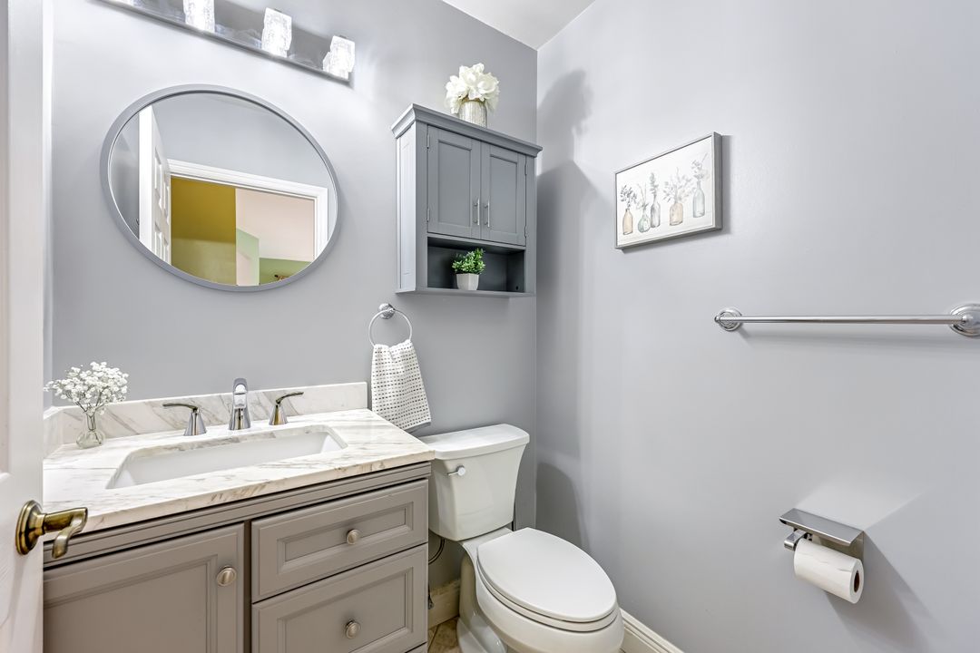 2041 Crestview Way, Naples, FL 34119