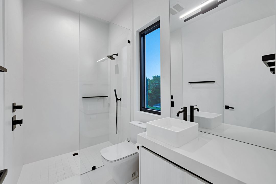 641 Starboard Dr, Naples, FL 34103