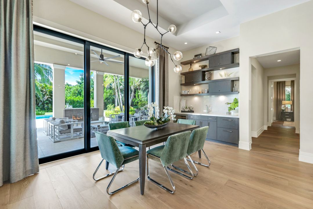 112 Hickory Rd, Naples, FL 34108