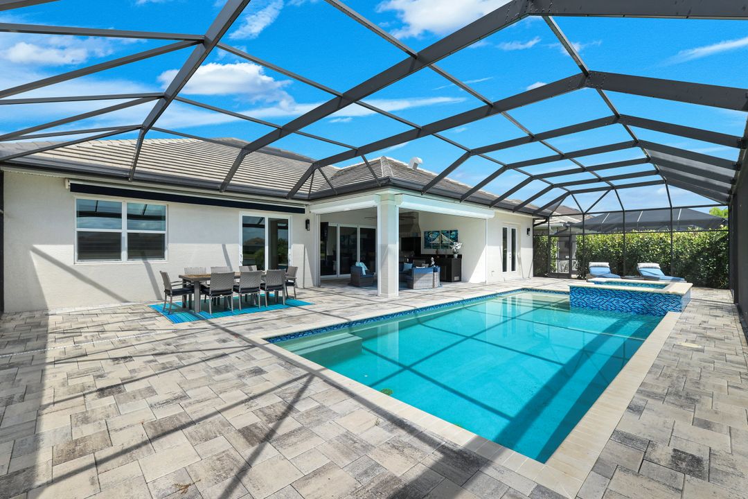 14386 Laguna Spgs Ln, Naples, FL 34114