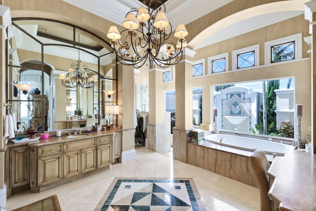 490 Renard Ct, Marco Island, FL 34145