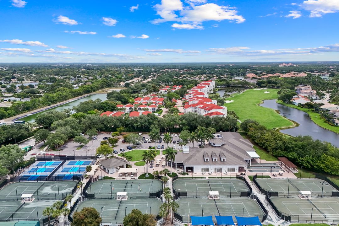 1895 Les Chateaux Blvd #302, Naples, FL 34109
