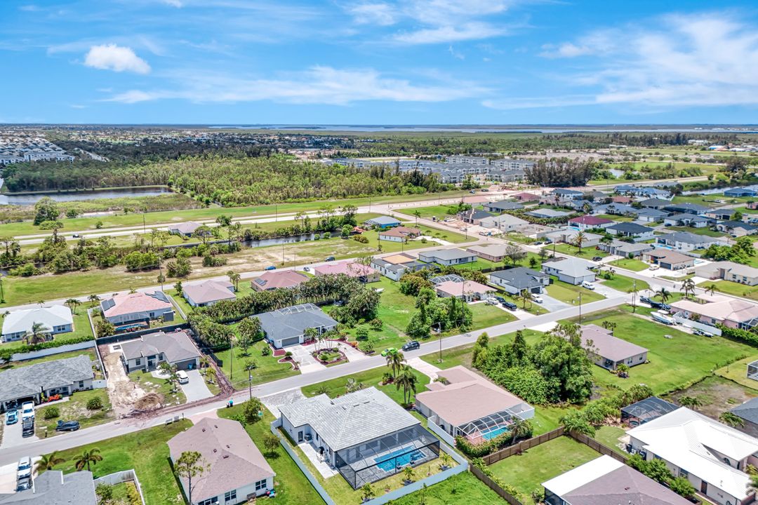 2709 SW 4th Ln, Cape Coral, FL 33991