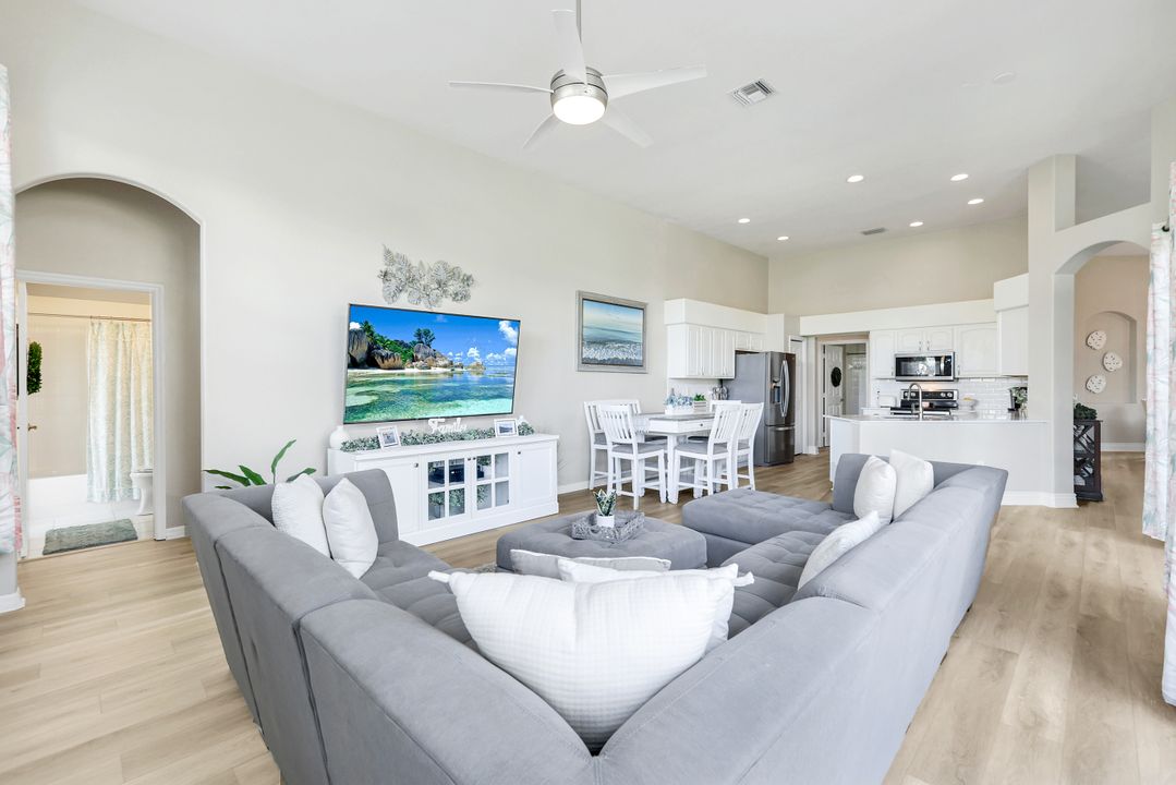 196 Skipping Stone Ln, Naples, FL 34119