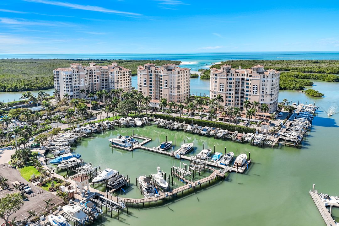 425 Dockside Dr #10, Naples, FL 34110