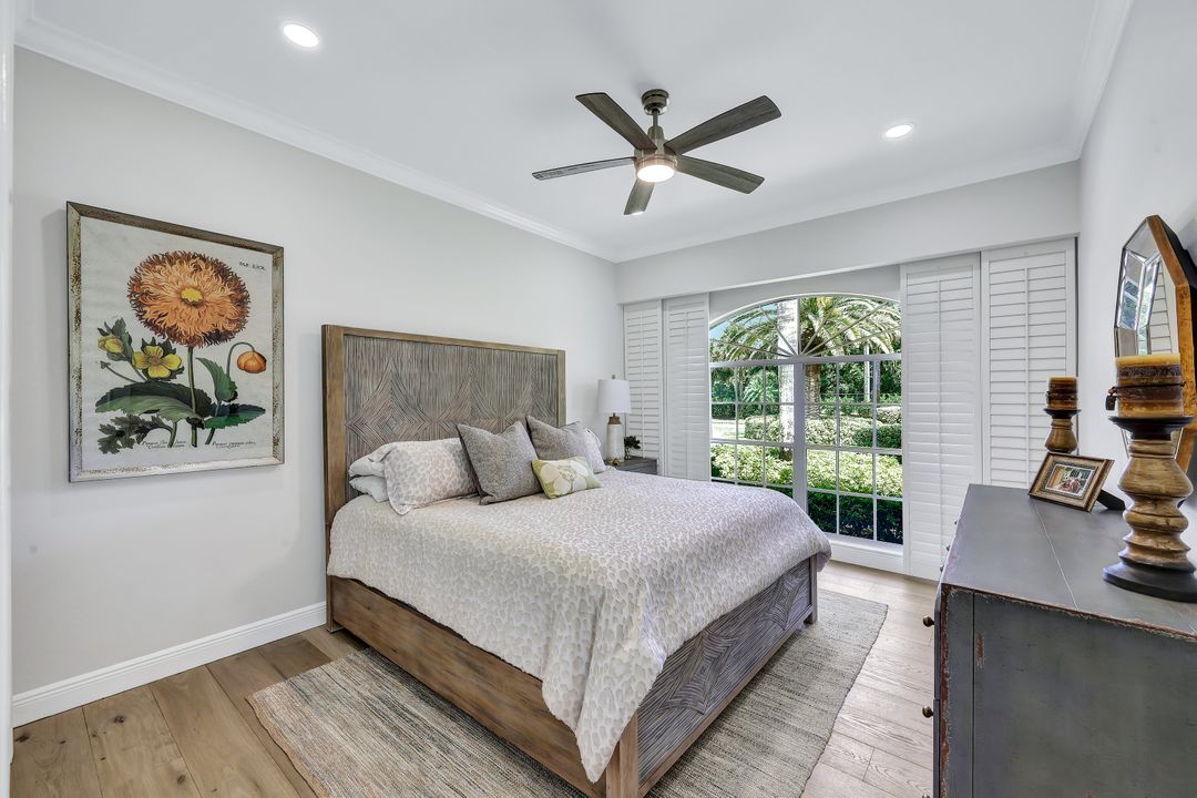 4624 Pond Apple Dr N, Naples, FL 34119