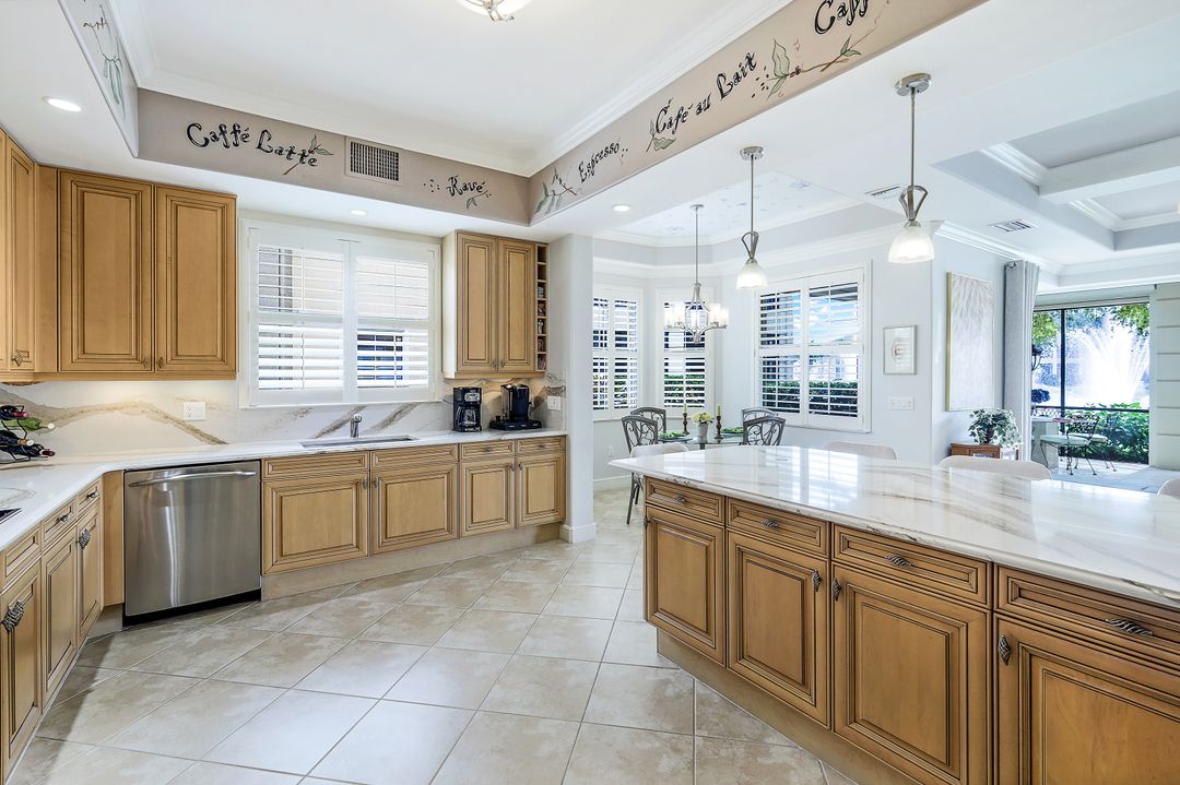 525 Avellino Isles Cir #33101, Naples, FL 34119