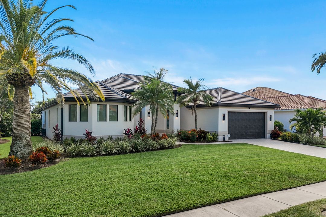 1812 Lagoon Ln, Cape Coral, FL 33914