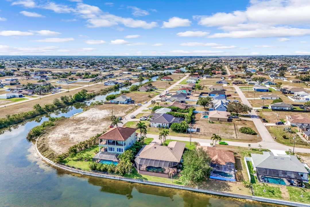 907 NW 18th St, Cape Coral, FL 33993