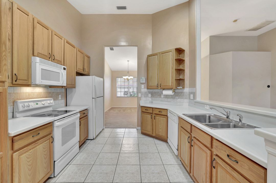 3617 Recreation Ln, Naples, FL 34116