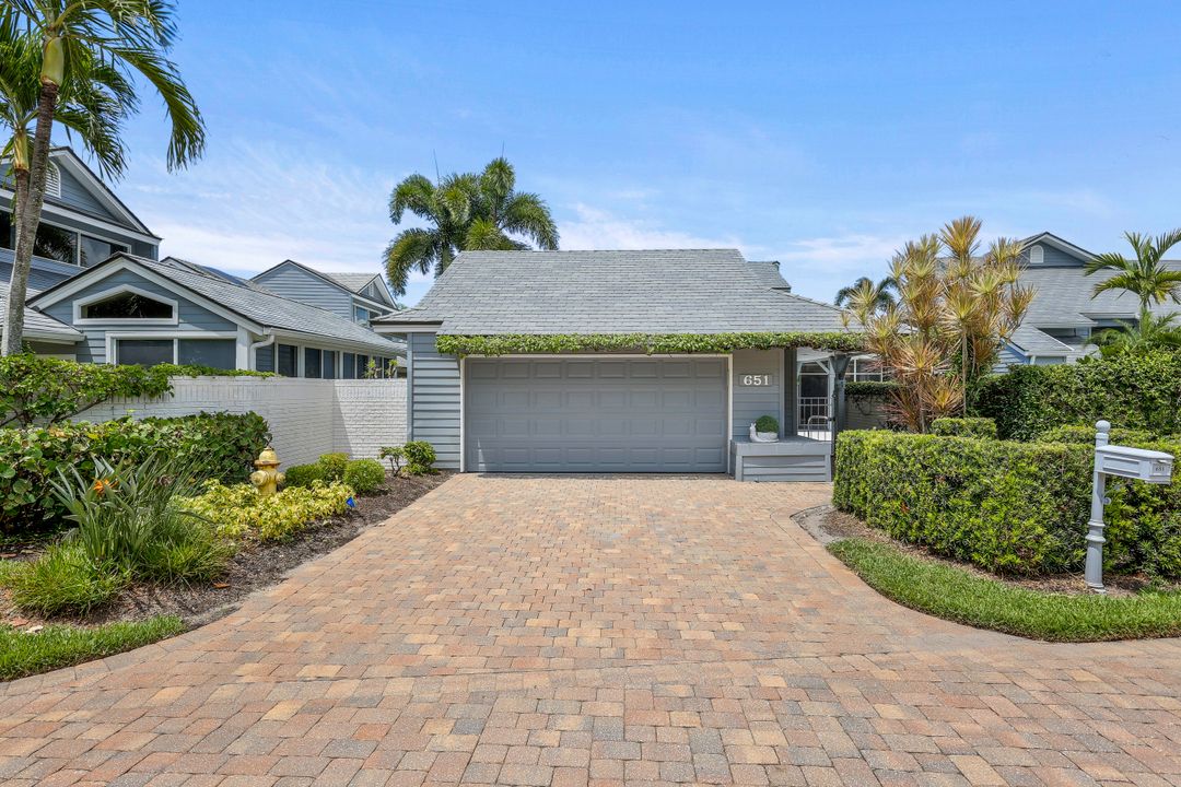 651 Bridge Way Ln #1, Naples, FL 34108