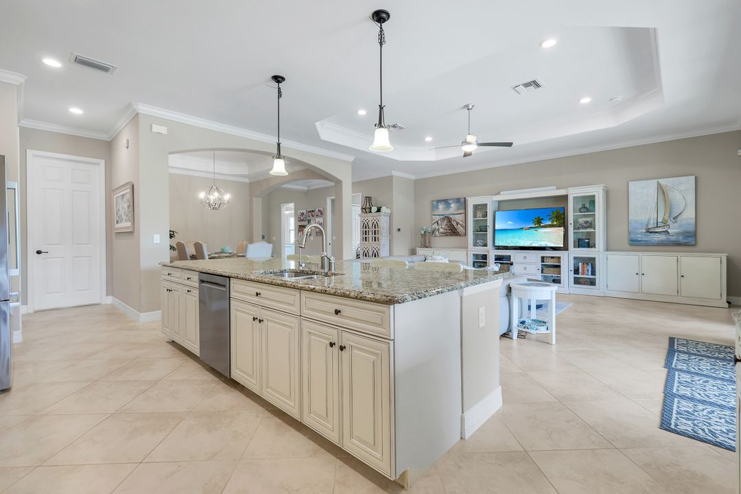 12832 Kinross Ln, Naples, FL 34120