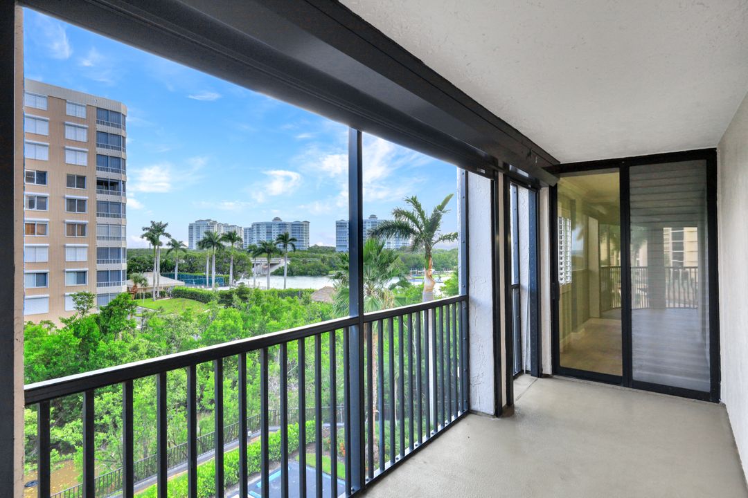 11030 Gulf Shore Dr #302, Naples, FL 34108