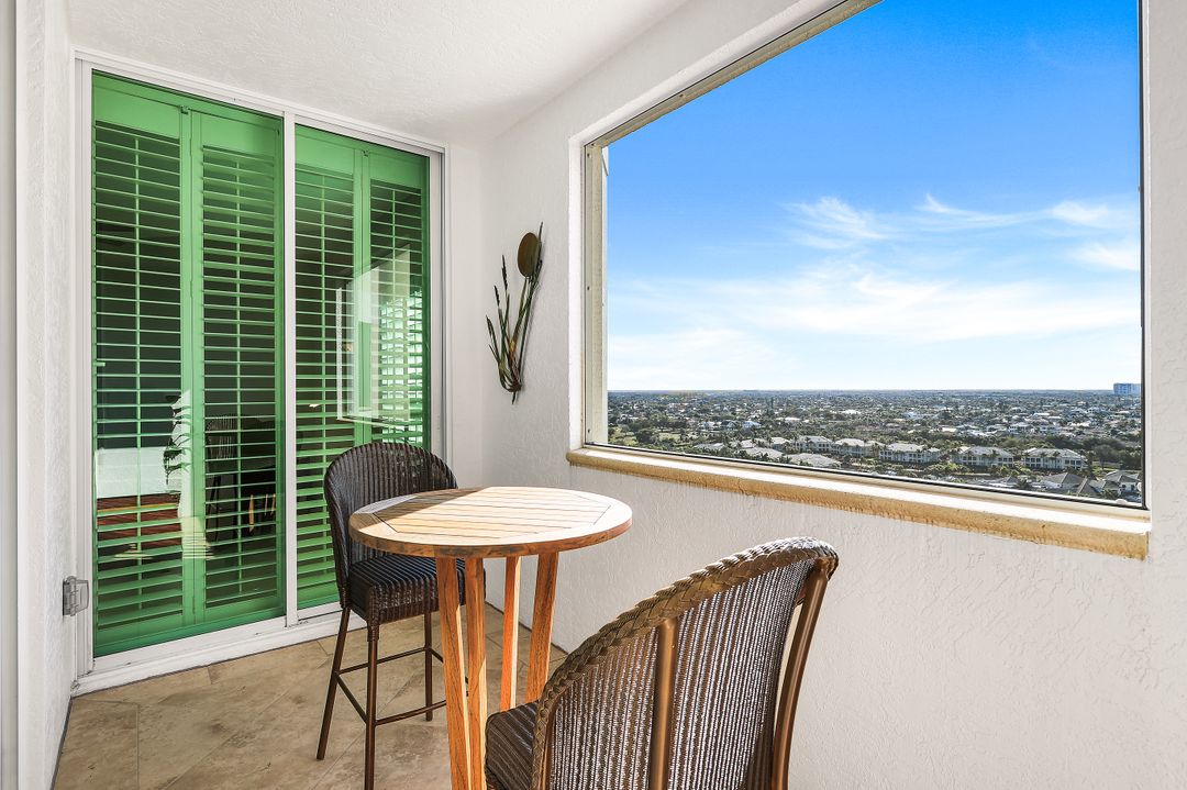 295 Grande Way #1505, Naples, FL 34110