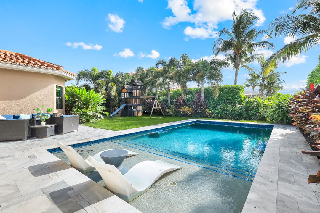 2704 Crystal Way, Naples, FL 34119
