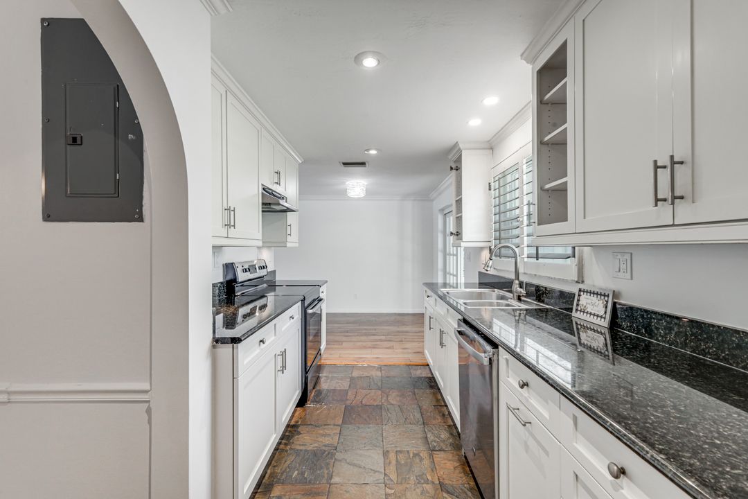 1015 Royal Palm Dr, Naples, FL 34103