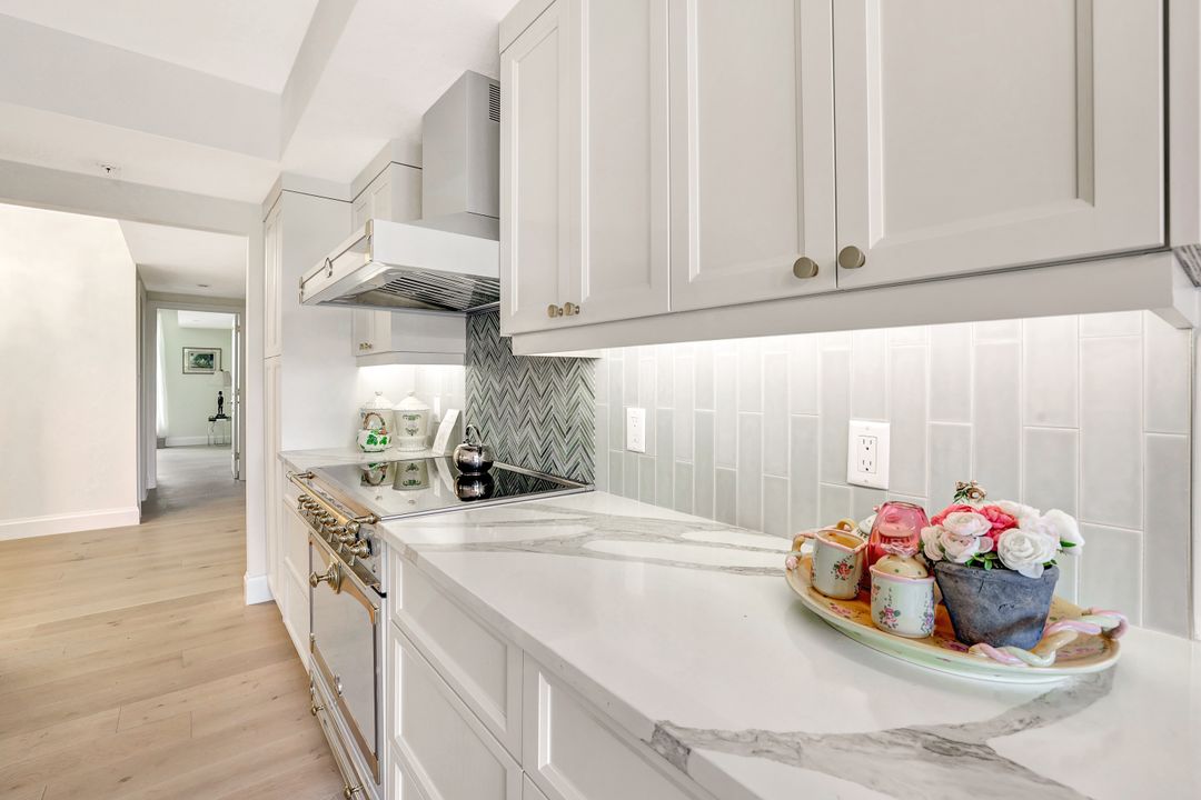 7515 Pelican Bay Blvd #4b, Naples, FL 34108