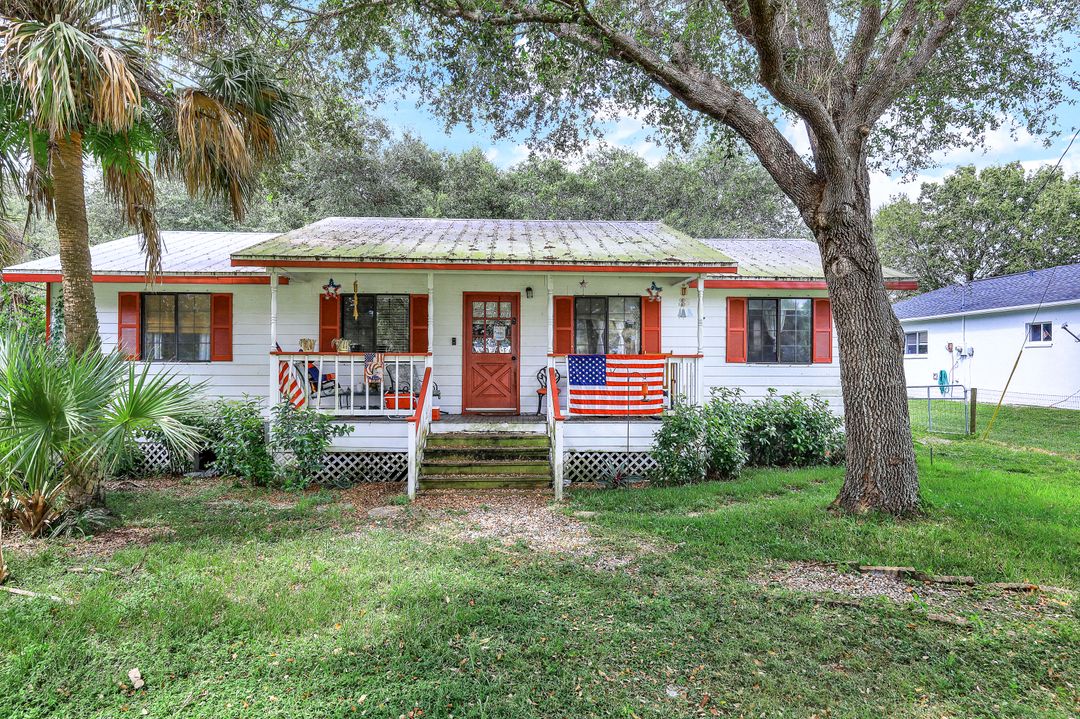 981 13th St SW, Naples, FL 34117