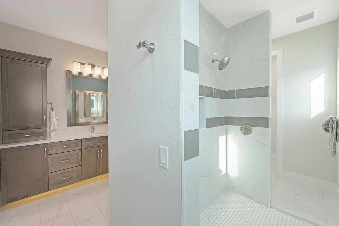 5317 SW 8th Pl, Cape Coral, FL 33914