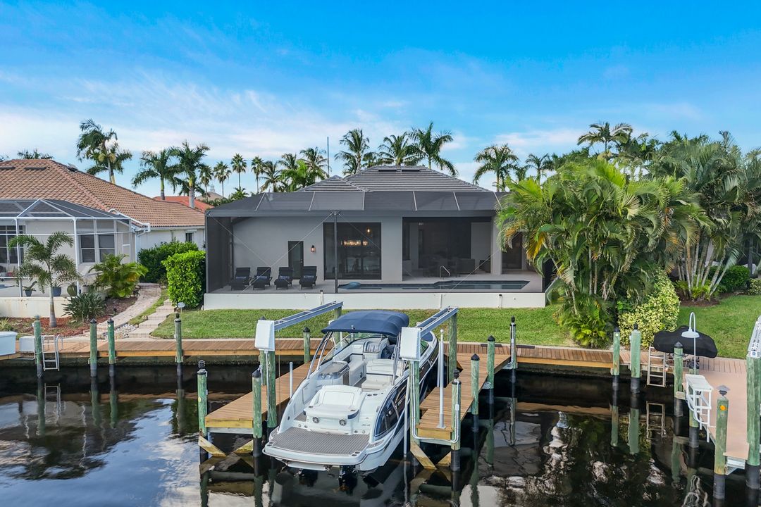 1812 Lagoon Ln, Cape Coral, FL 33914