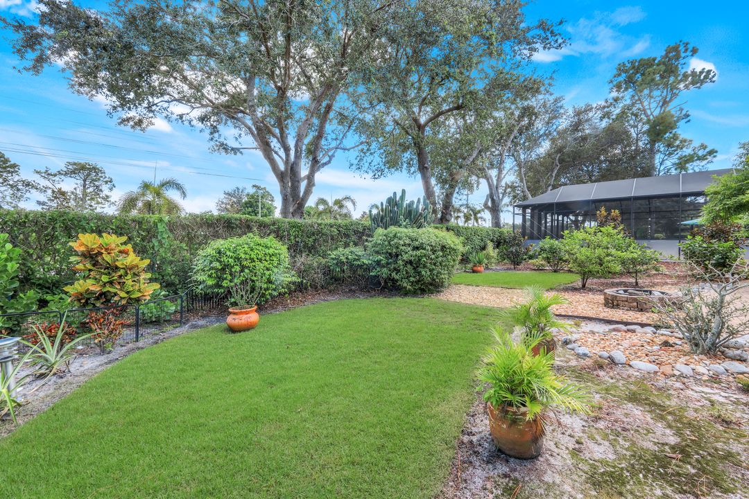 200 Stanhope Cir, Naples, FL 34104