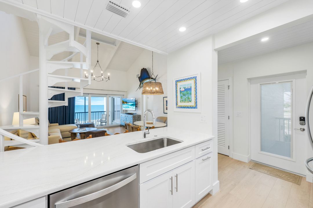 2321 W Gulf Dr #1E, Sanibel, FL 33957