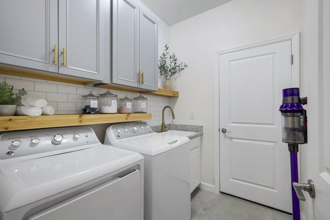 11591 Canopy Loop, Miromar Lakes, FL 33913