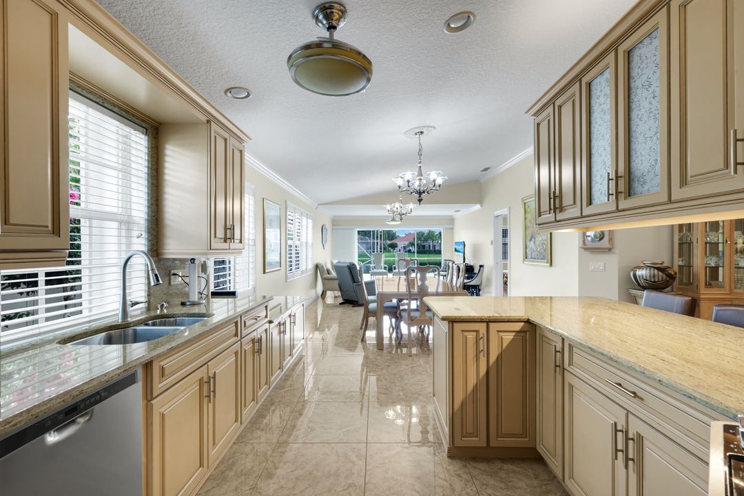 5808 Drummond Way, Naples, FL 34119