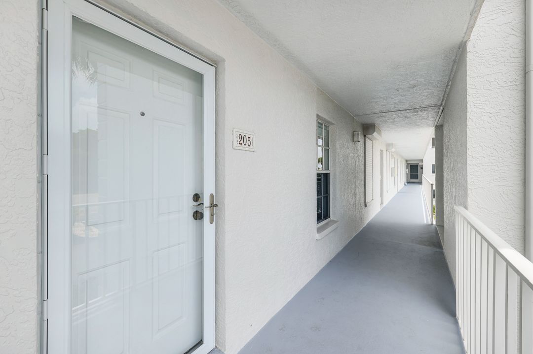 9850 Victoria Ln #205, Naples, FL 34109