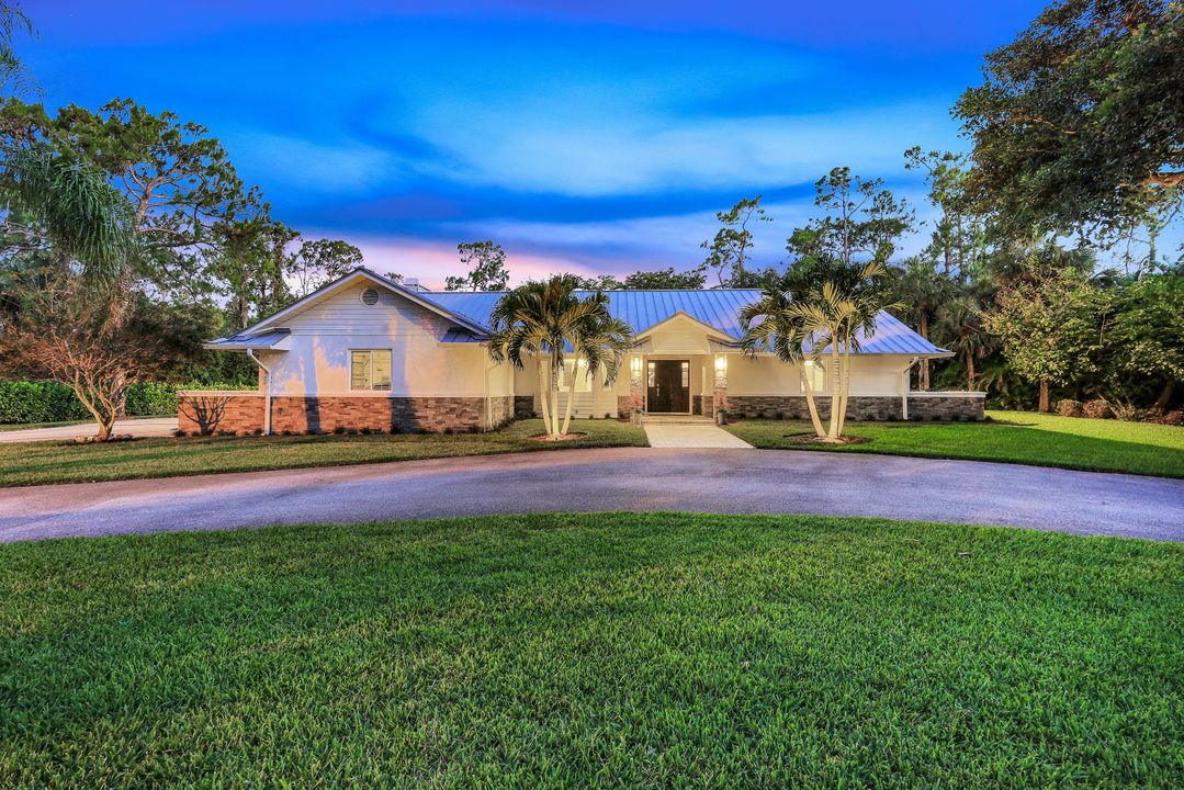 6010 Standing Oaks Ln, Naples, FL 34119