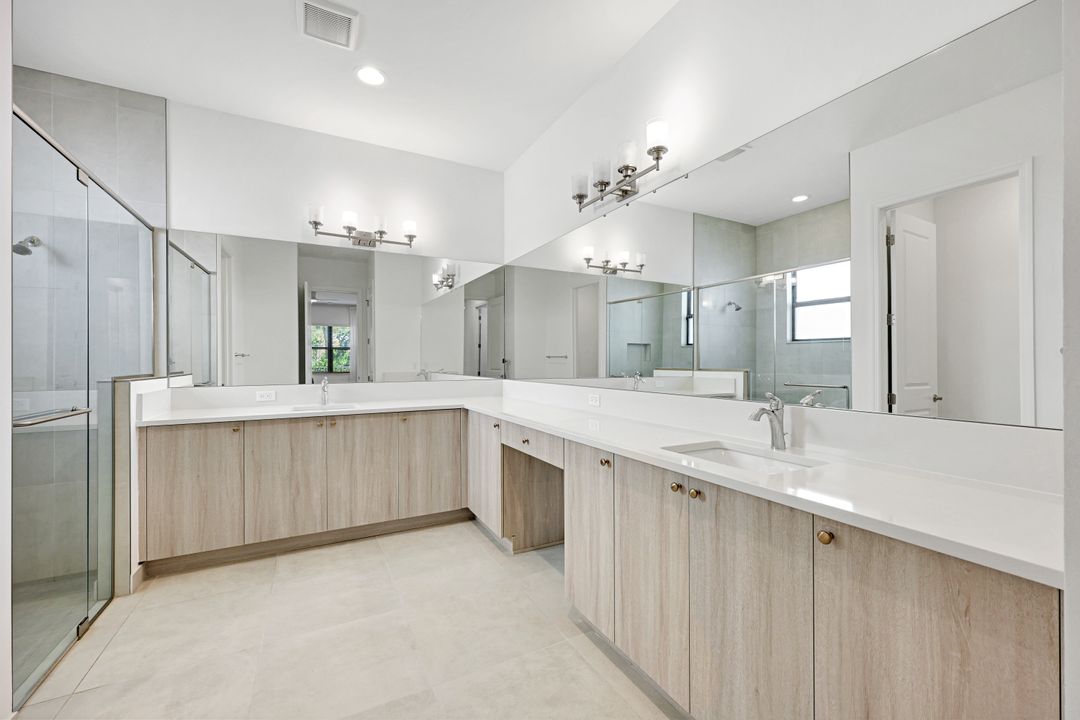 20812 Thistle Leaf Ln, Estero, FL 33928