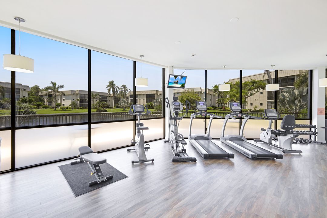 788 Park Shore Dr #E31, Naples, FL 34103