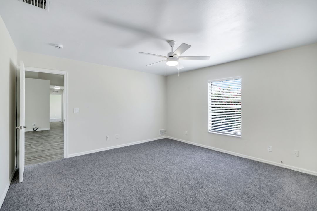 1717 43rd St SW, Naples, FL 34116