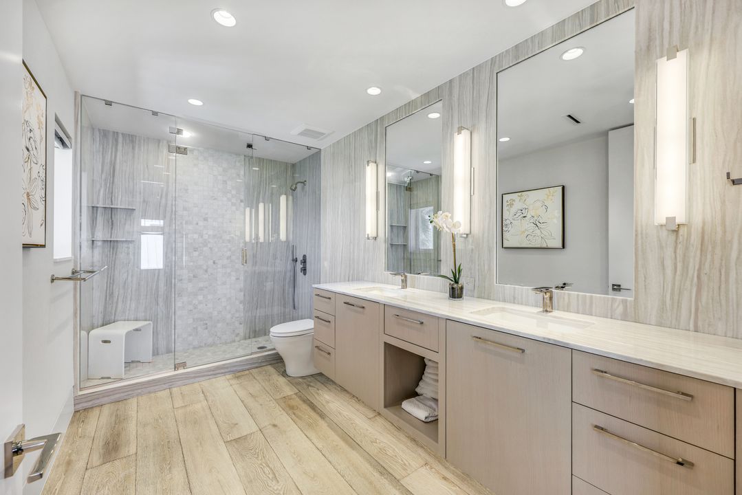 295 5th Ave S, Naples, FL 34102