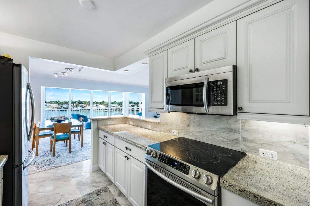 2750 Gulf Shore Blvd N #402, Naples, FL 34103