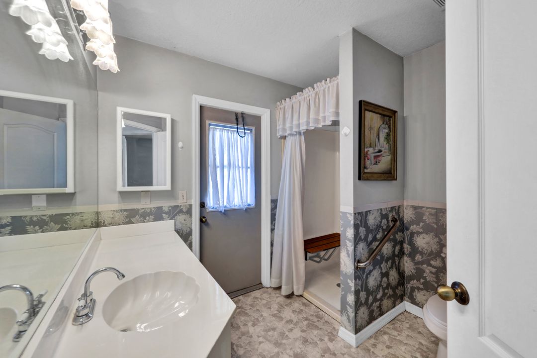 825 23rd St SW, Naples, FL 34117