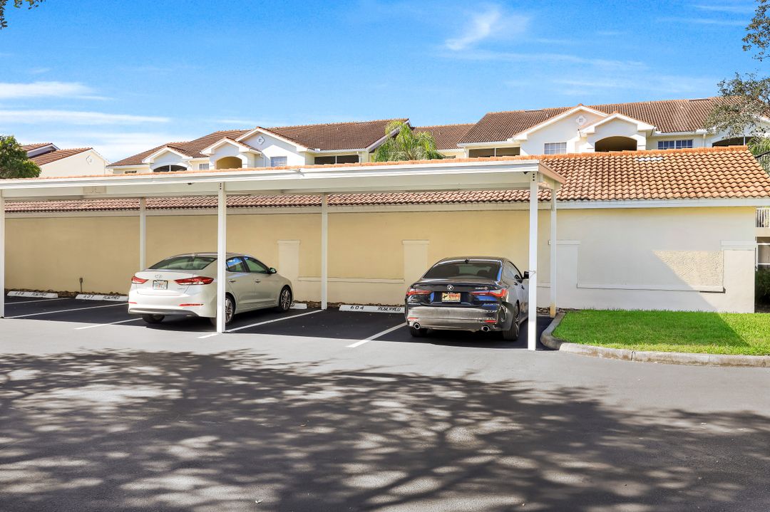 4620 St Croix Ln #911, Naples, FL 34109